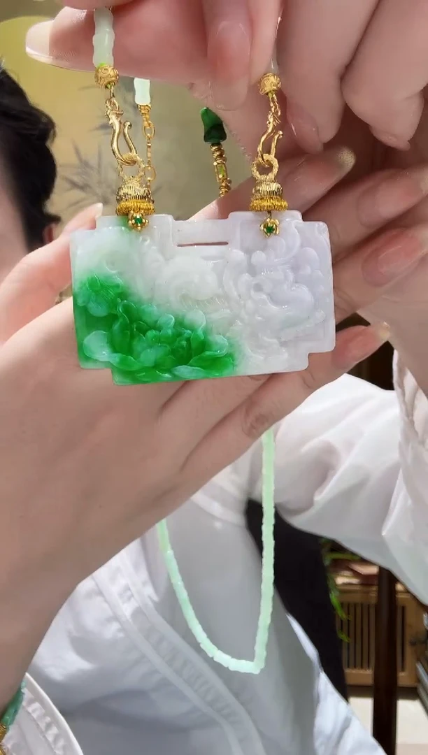 颈饰未镶嵌翡翠吊坠