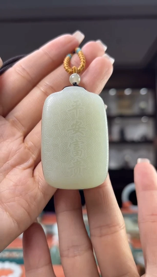 颈饰未镶嵌和田玉1微包容
