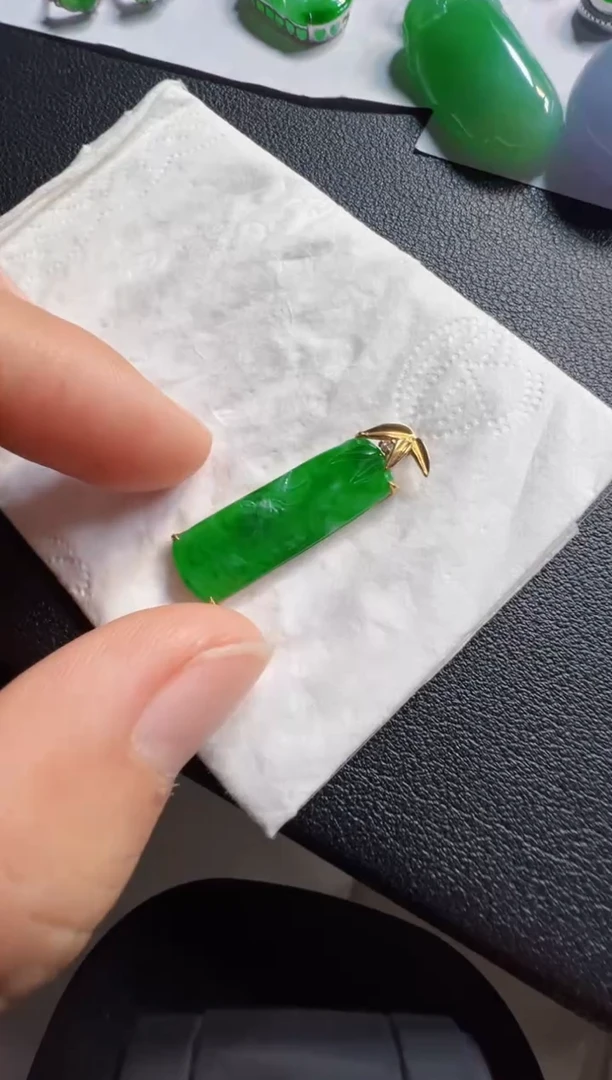 吊坠(不含链)18K金镶嵌翡翠1980