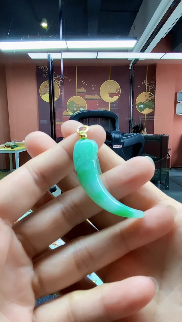 颈饰未镶嵌翡翠吊坠