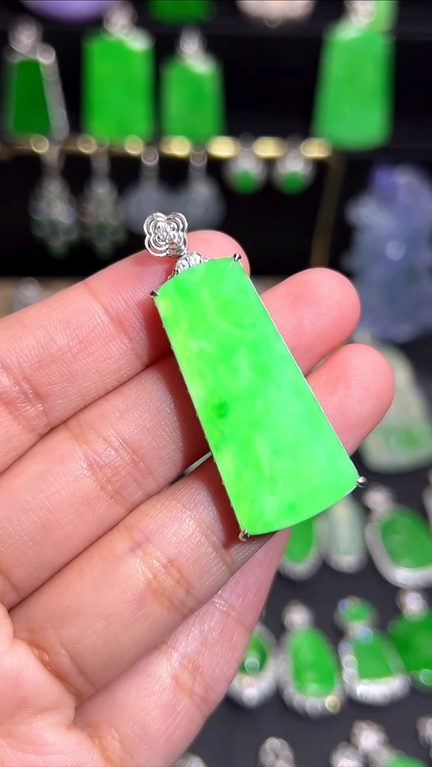 吊坠(不含链)18K金镶嵌翡翠15