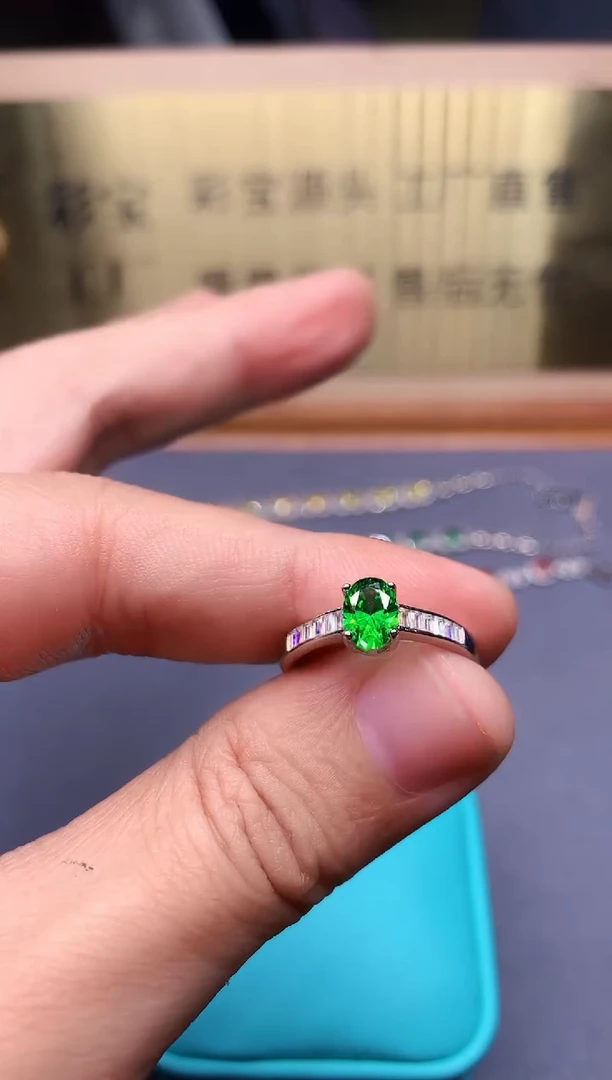 【闪购商品】石榴石（沙弗莱）戒指银S925镶嵌........