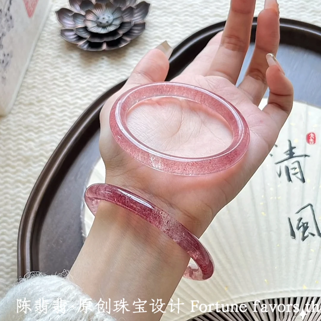 天然草莓晶手镯女粉水晶手镯招桃花转运珠闺蜜礼物小众