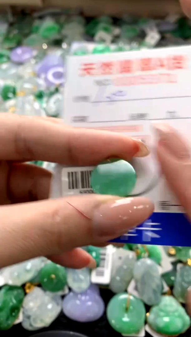 颈饰18K金镶嵌翡翠1111111111111111