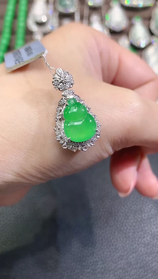 吊坠(不含链)18K金镶嵌翡翠C32