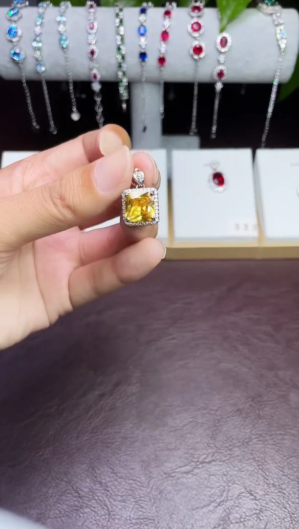 合金颈饰合成钻石黄宝吊坠