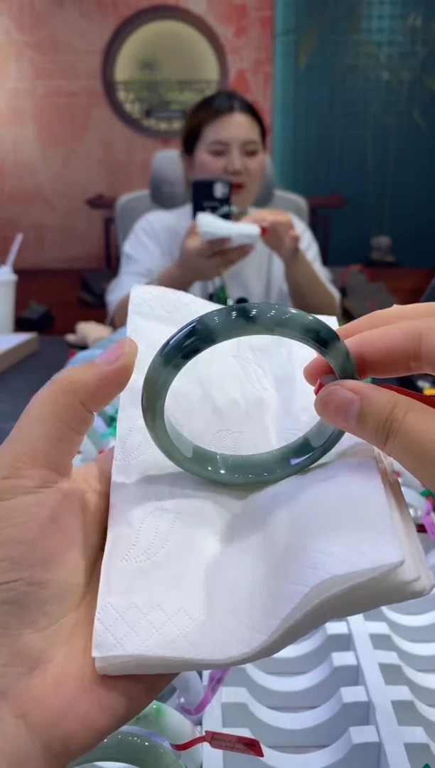 翡翠手镯未镶嵌多人0017455