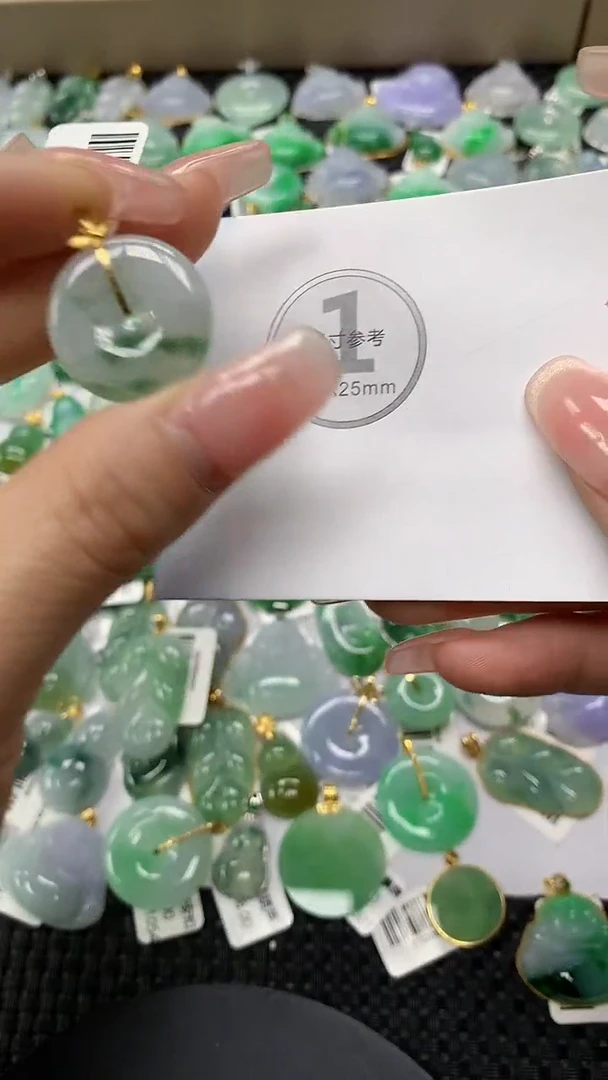 颈饰18K金镶嵌翡翠a货支持复检百元以上9元证书费自理