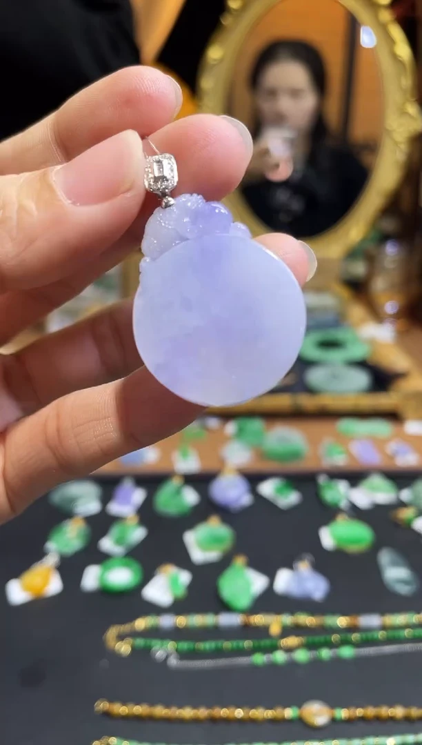 颈饰18K金镶嵌翡翠18K金镶嵌