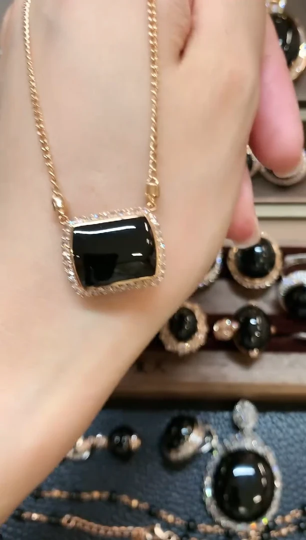 颈饰18K金镶嵌翡翠a141