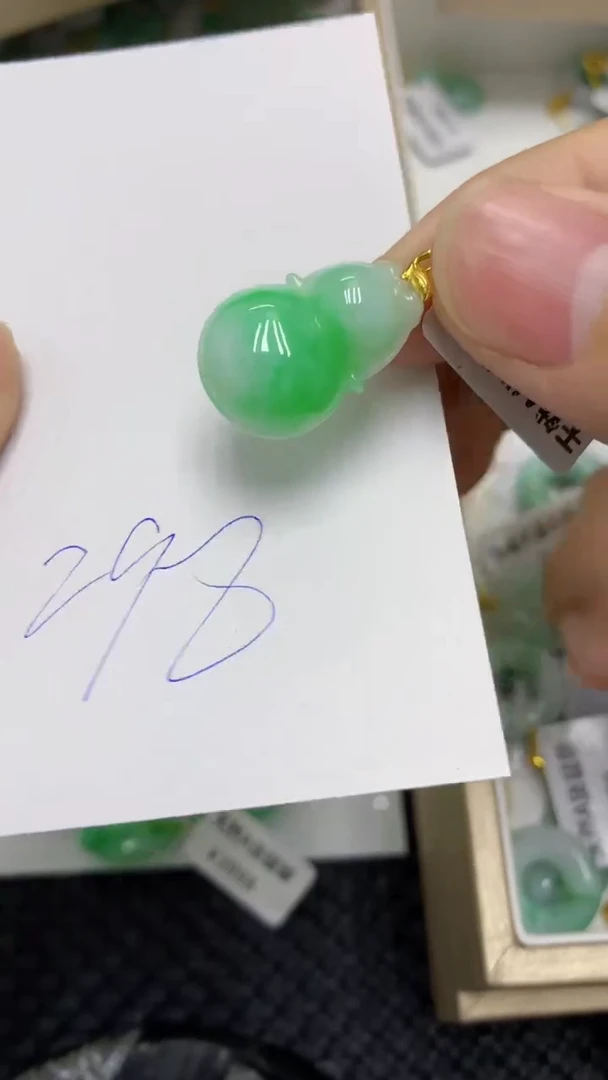 颈饰18K金镶嵌翡翠缅甸A货翡翠