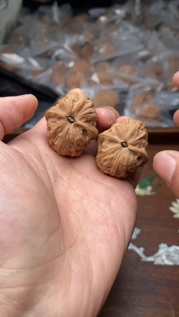 【闪购商品】文玩核桃把件A284号32尺野生鸡心