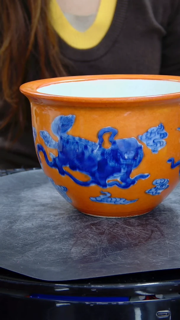 瓶珊瑚红釉青花狮纹卷缸#5003#