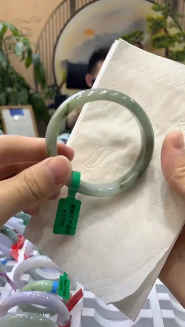 【闪购商品】翡翠手镯未镶嵌000002818
