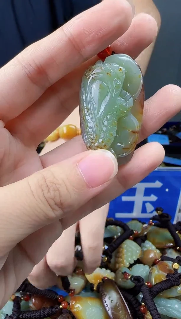 和田玉未镶嵌颈饰1