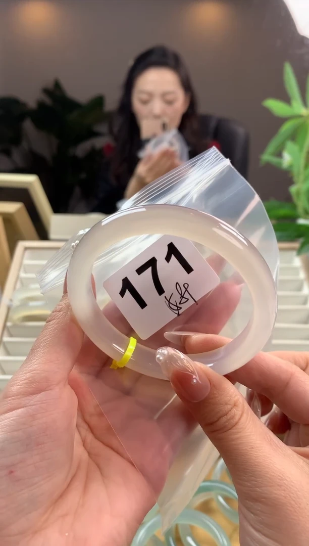 【闪购商品】玛瑙/玉髓手镯未镶嵌171