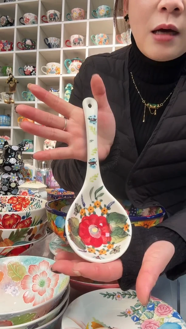 瓷片花束大汤勺一只