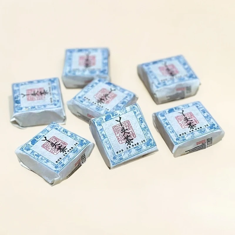 【易成号】2024年春/明前头春/丫头茶/香甜回甘/普洱生茶/8g方砖