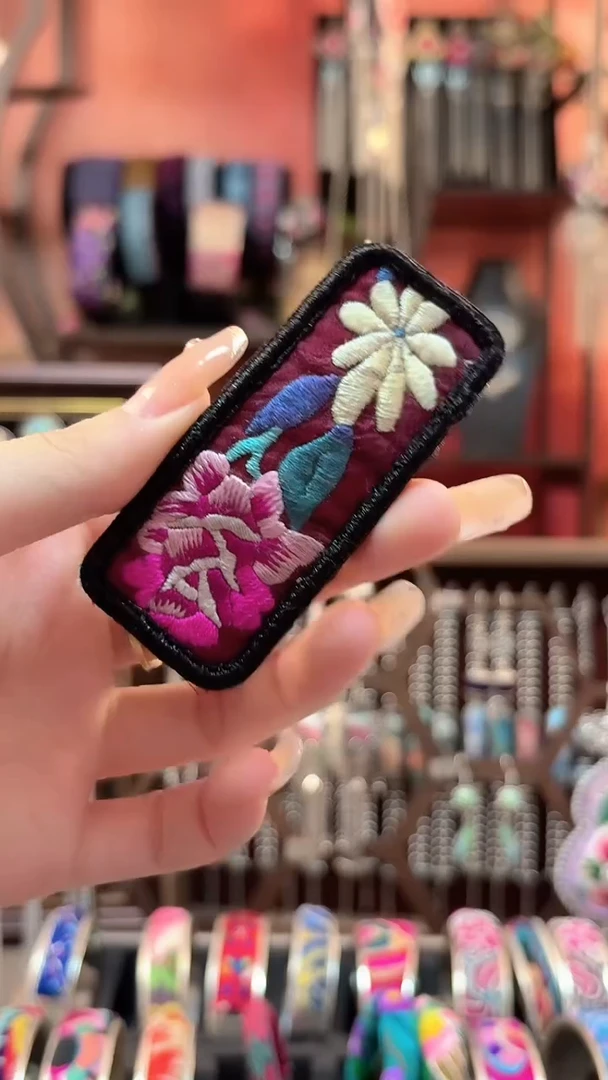 织绣云织谣民族风精美饰品   80