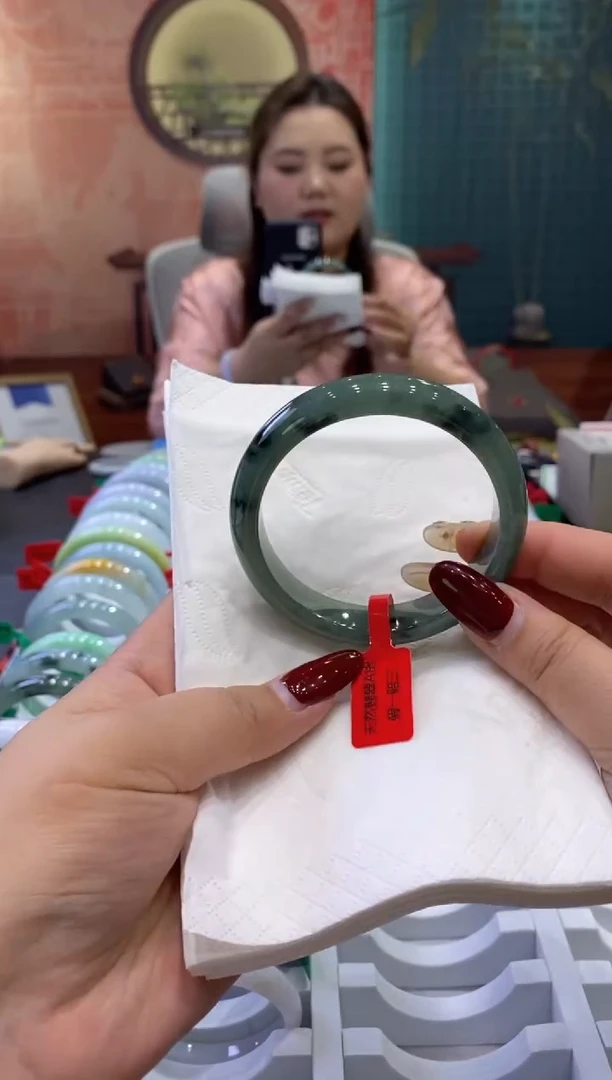 【闪购商品】翡翠手镯未镶嵌多人0005174