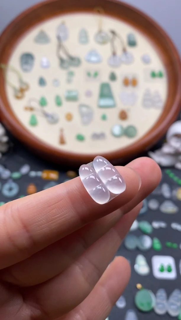 颈饰未镶嵌翡翠冰豆子/芬