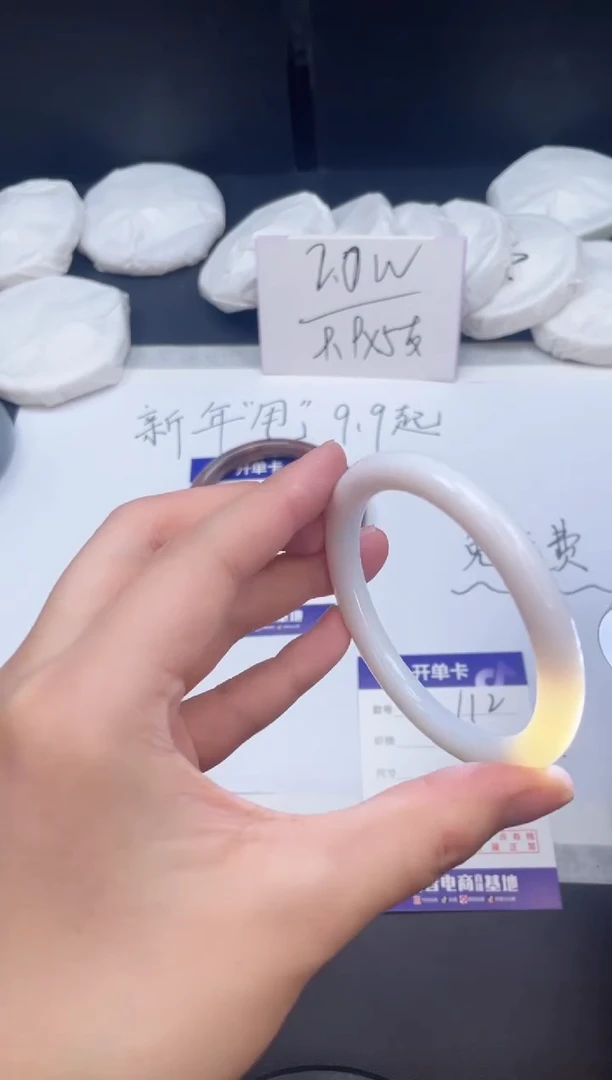 【闪购商品】石英质玉手镯未镶嵌112/55.5