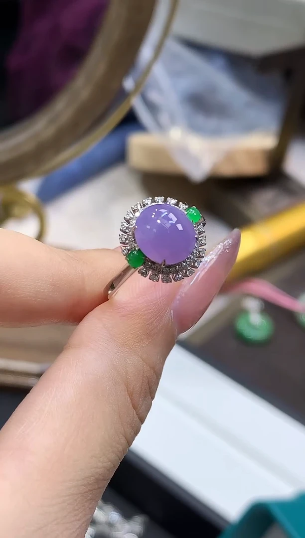 18K金镶嵌挂件翡翠戒指