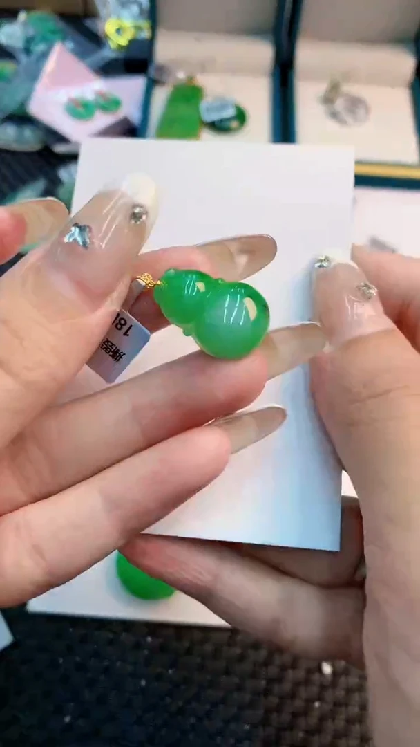 翡翠18K金镶嵌吊坠(不含链)1