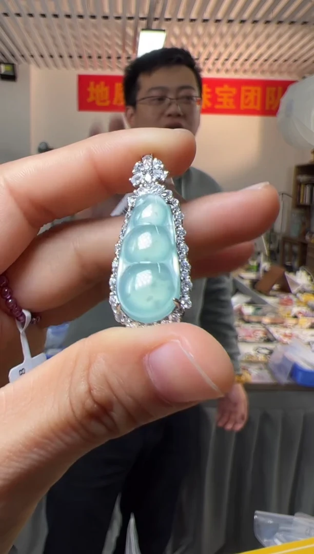 【闪购商品】翡翠吊坠(不含链)银S925镶嵌天然A货翡翠福豆