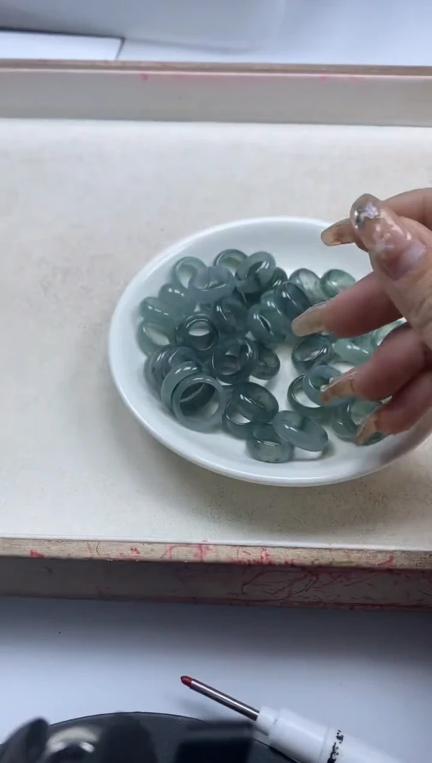 【闪购商品】翡翠颈饰未镶嵌x1140蓝水翡翠跑环*1个