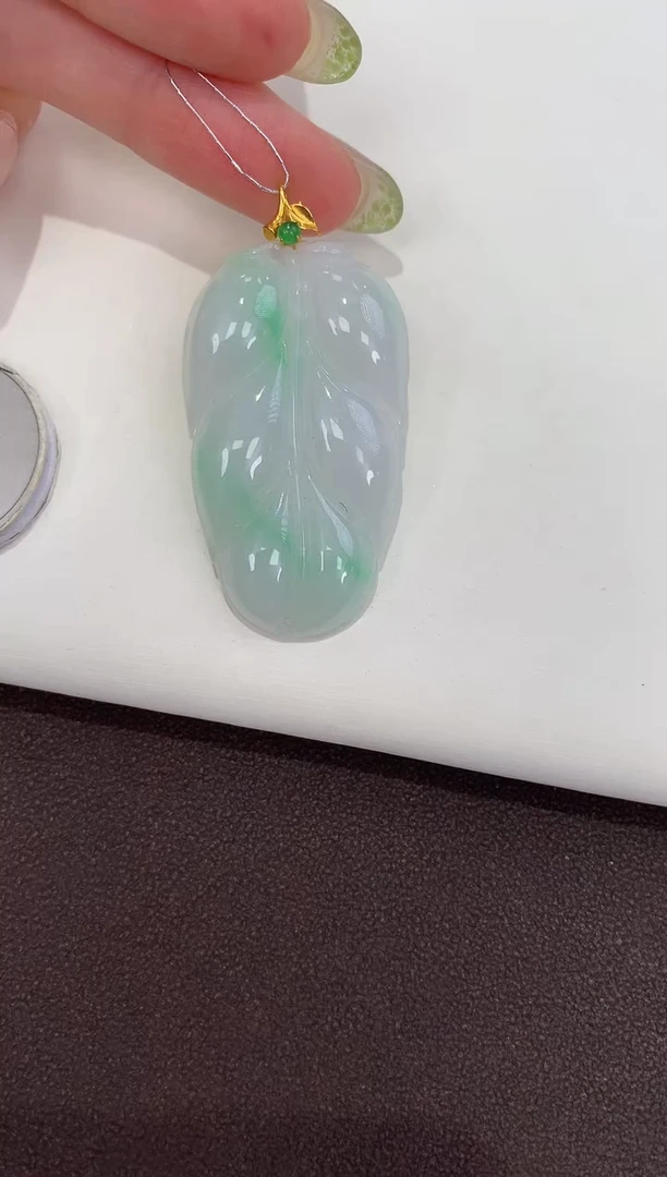 颈饰18K金镶嵌翡翠天然缅甸a货翡翠白底青