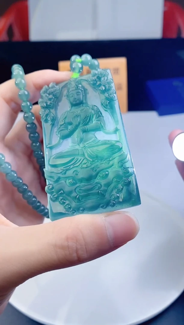 颈饰未镶嵌翡翠