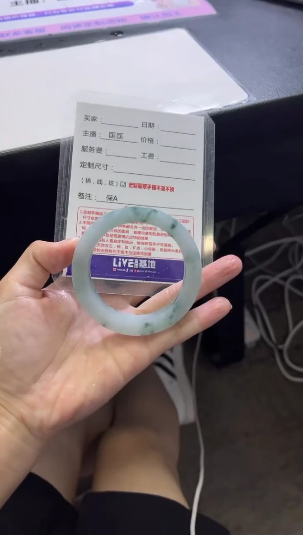 未镶嵌手镯定制翡翠?****呀定制手镯不退不换