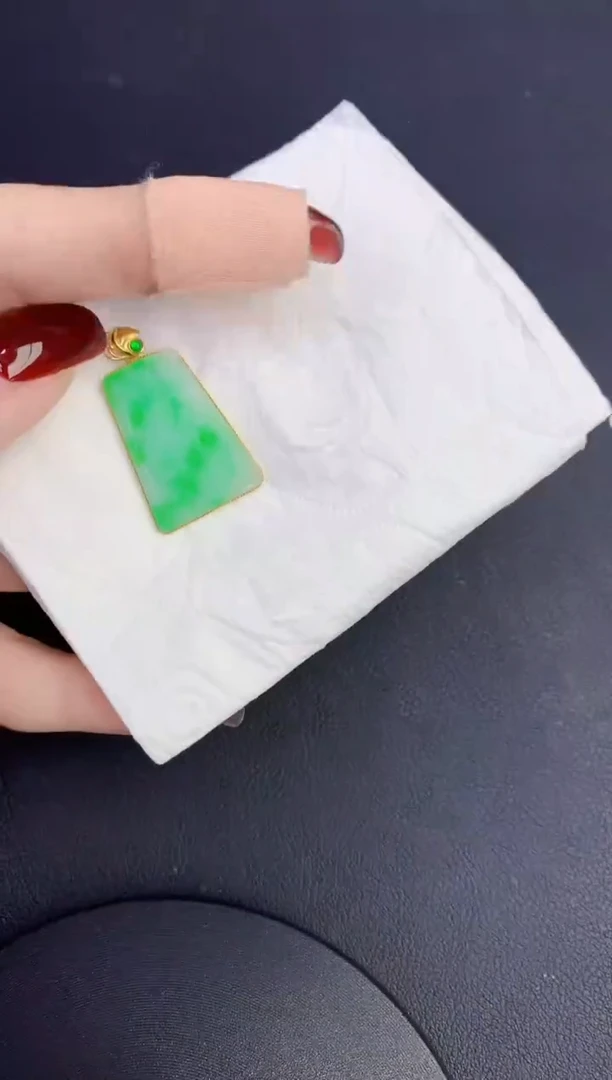 颈饰18K金镶嵌翡翠缅甸天然翡翠A货