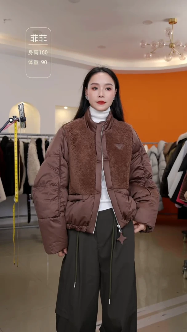 女士翻绒皮皮毛一体鹅绒服 3129