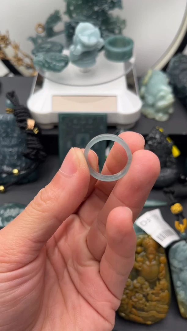 颈饰未镶嵌翡翠戒圈