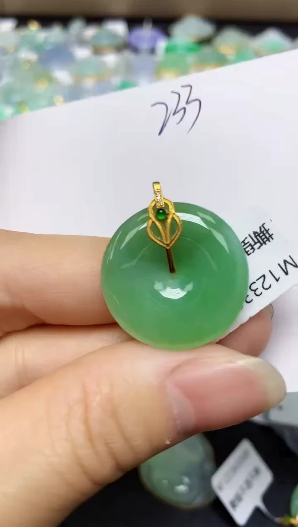 翡翠18K金镶嵌颈饰 天然翡翠A货