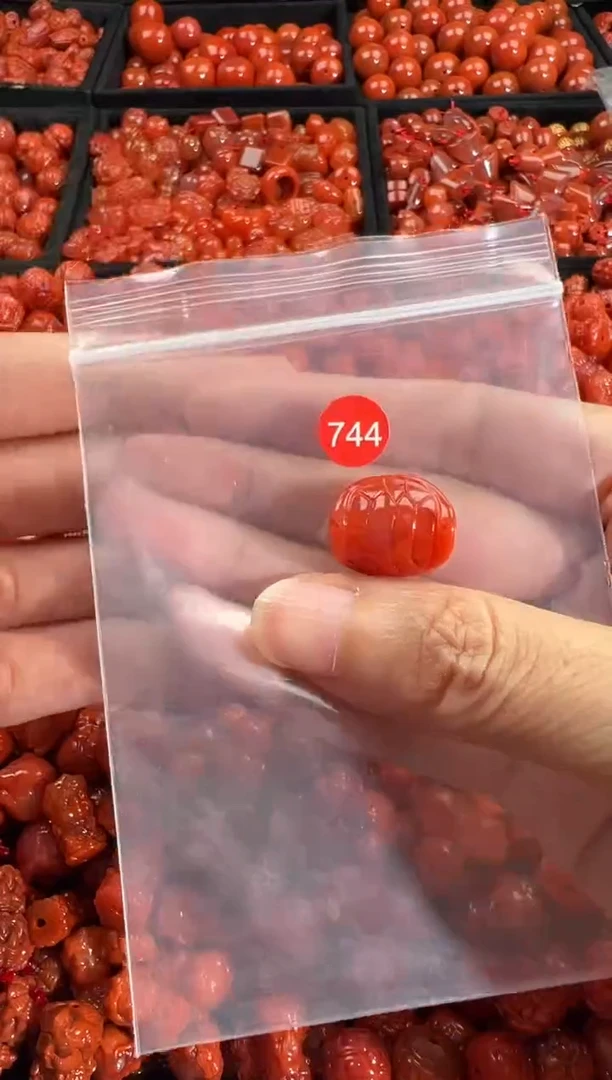 颈饰未镶嵌南红玛瑙2