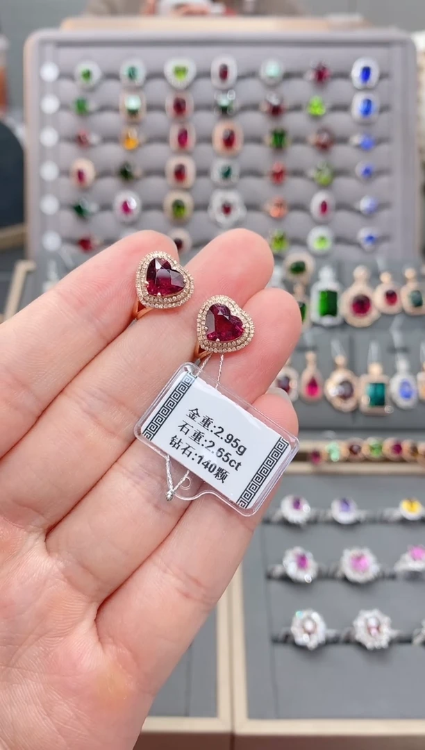 碧玺耳饰18K金镶嵌2.65  配钻
