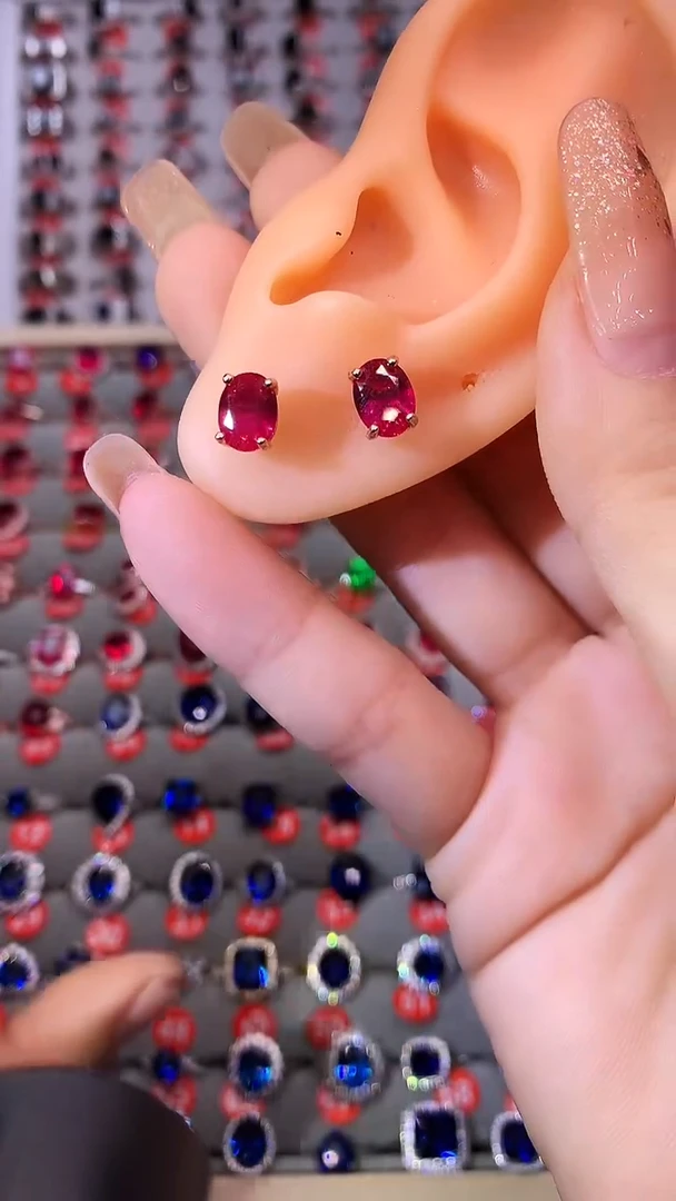 【闪购商品】红宝石耳饰银S925镶嵌1111111