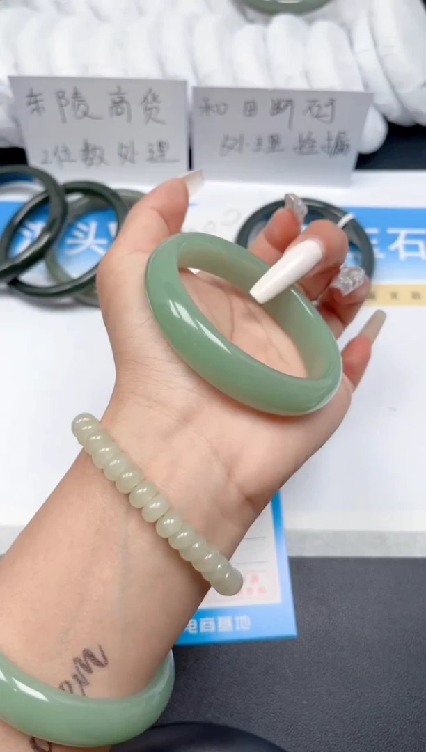 和田玉手镯未镶嵌136-粉青59