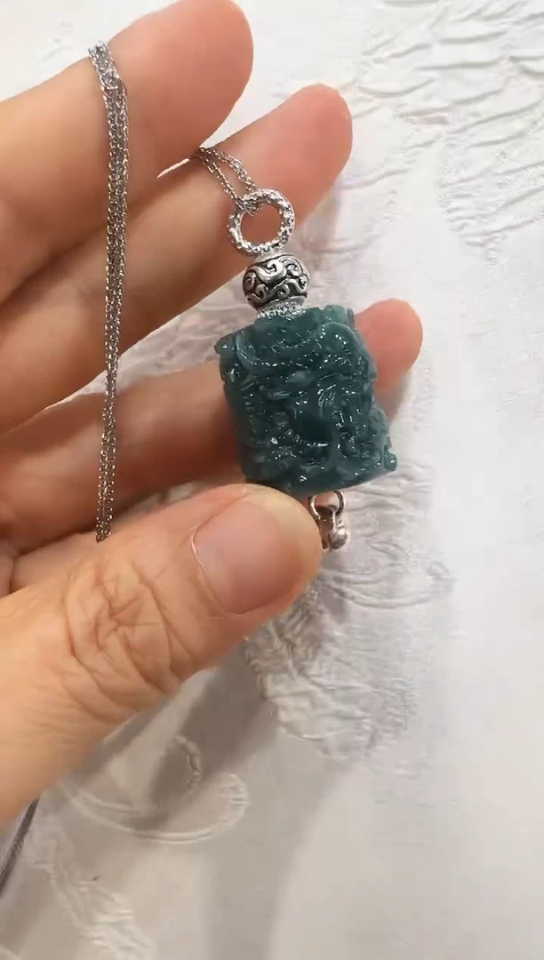 翡翠未镶嵌颈饰国风