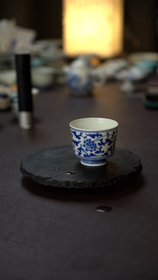 全手绘青花缠枝莲主人杯