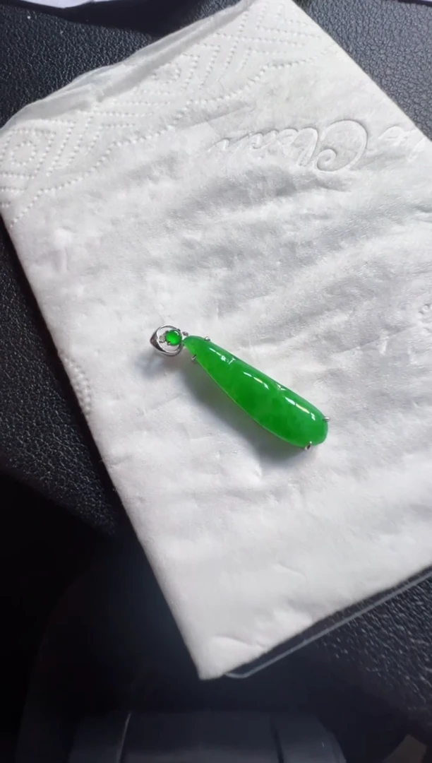 吊坠(不含链)18K金镶嵌翡翠1000