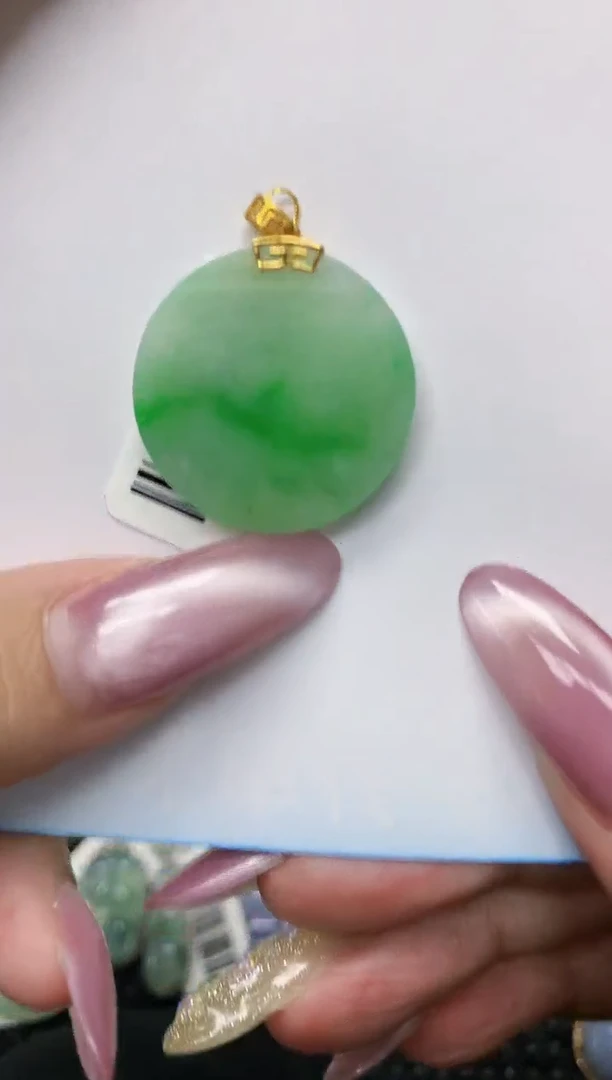 翡翠18K金镶嵌颈饰1111111111