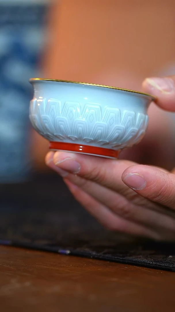 瓷【九鼎】雕刻内鱼藻纹