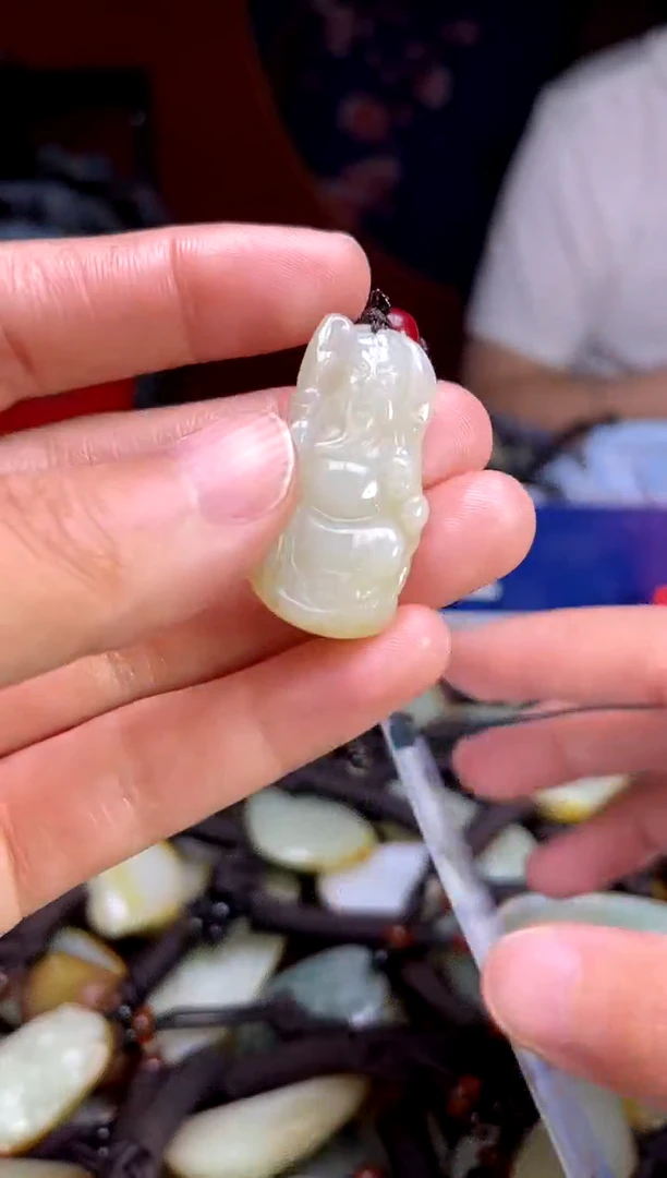 和田玉未镶嵌颈饰1