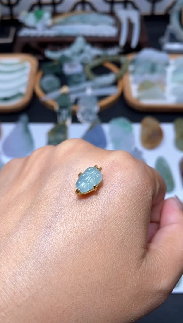 【闪购商品】翡翠颈饰未镶嵌叶子危料