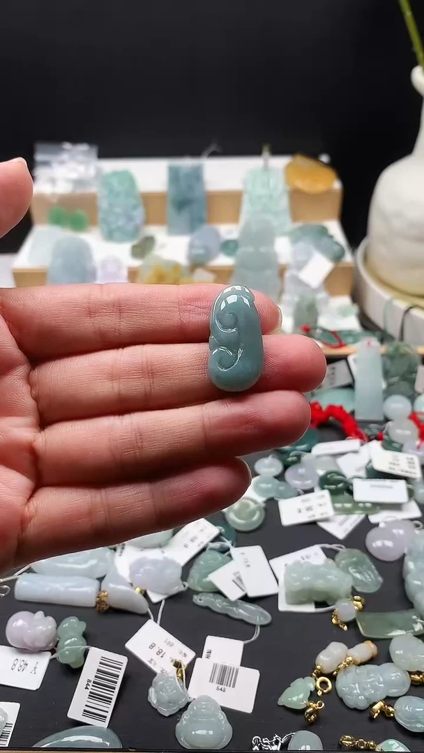 翡翠未镶嵌颈饰66如意