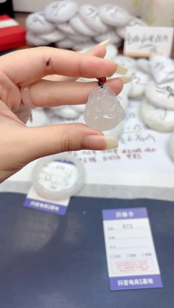 石英质玉手镯未镶嵌71玉髓佛公